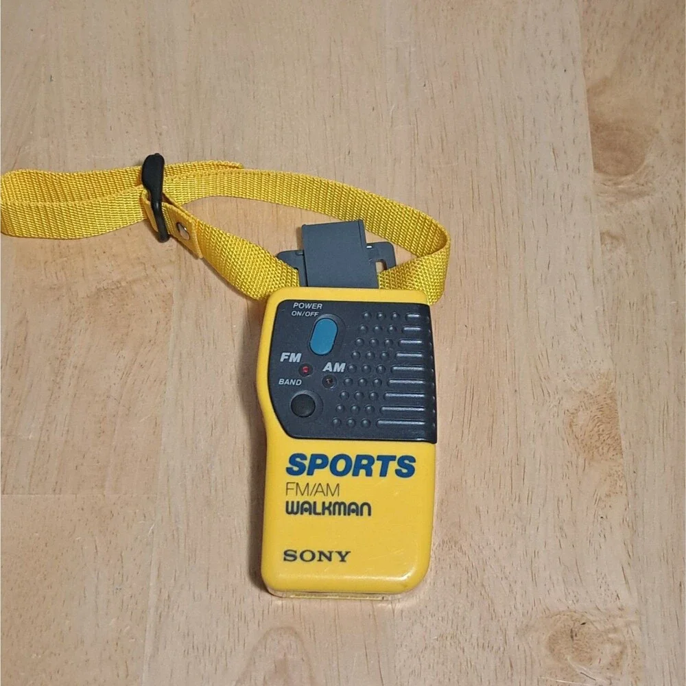 Vintage SONY FM/AM Sport Walkman Radio Yellow w Belt Strap WORKS READ!!!!